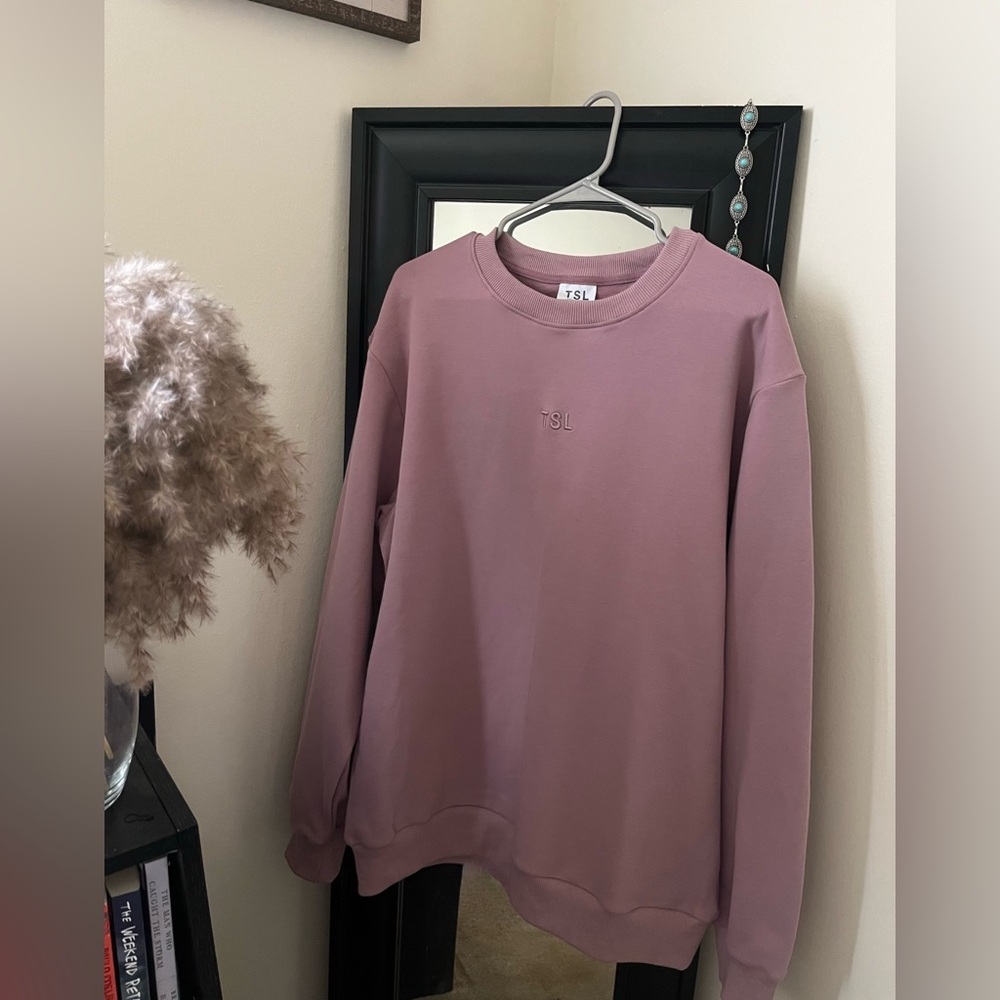 TSL Collection’s crewneck in Nova Vintage Mauve